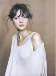 italian-vogue-april2004-by-paolo-roversi.jpg